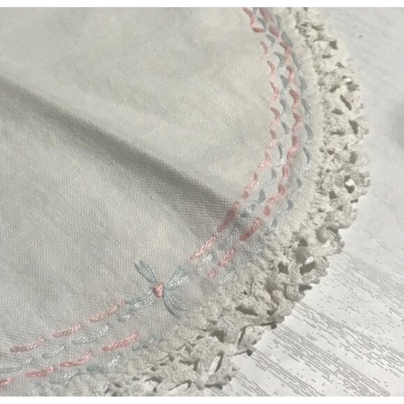 Vintage Hand Embroidered Lace Doilies 2 Round 3 Oval Pink Blue Knitted Edge - Picture 6 of 15